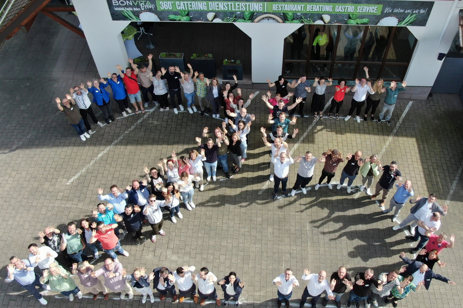 25 mit Gebaeude ohne Muelltonnen und Klimageraet kleiner 1